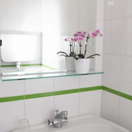 Adelphi Отель 3*