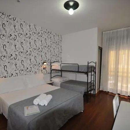 Adelphi Hotel 3*