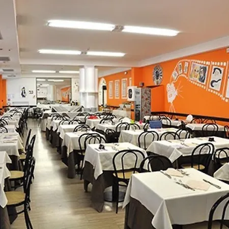 Adelphi Отель