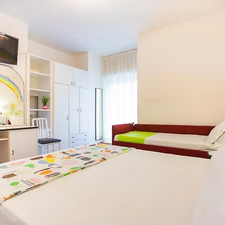 Adelphi ホテル 3*